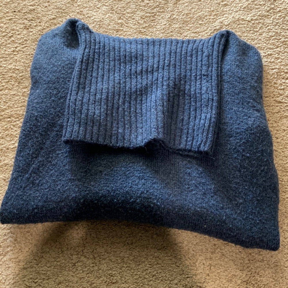 Women’s Gap L/S Turtle Neck Sweater